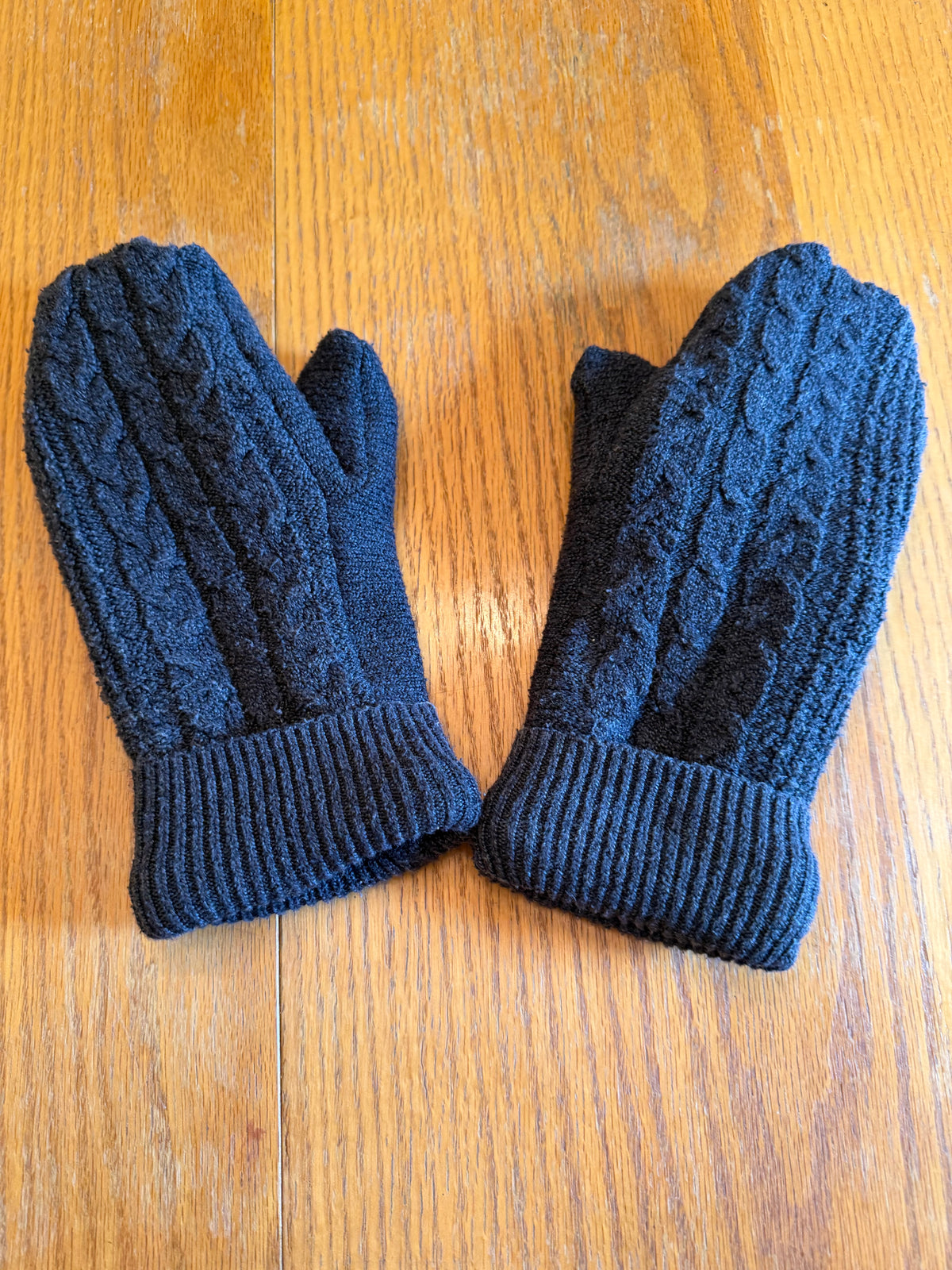 Grey mittens