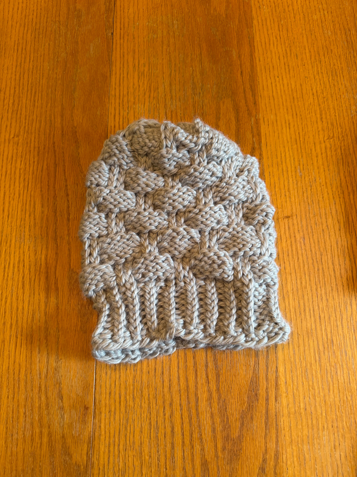 Knitted light grey beanie